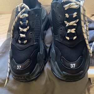Black Balenciaga size 7 women’s barley wear only had them on 1 time